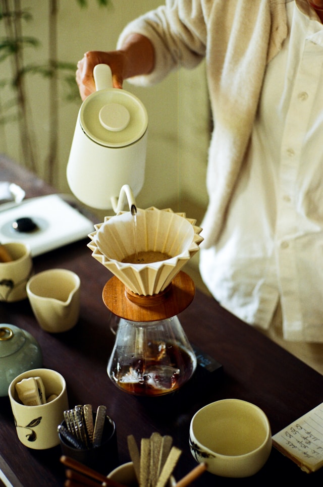 Stoneware Coffee Mugs: How to Choose Between 12-Ounce and 16-Ounce Sizes