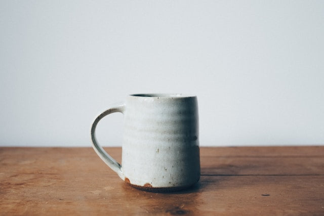 How to Coordinate Modern Stoneware Mugs with a Home Coffee Bar