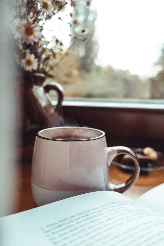 How to Choose a Personalized Tumbler Color for Everyday Use or Gifting