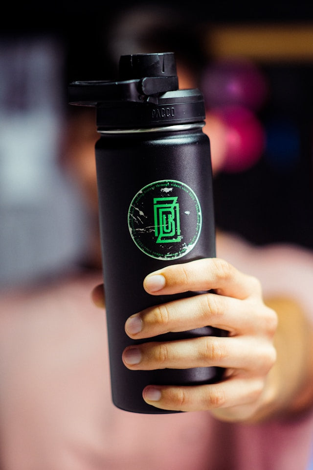 How to Coordinate Tumbler Colors with Engraved Names and Decorative Designs