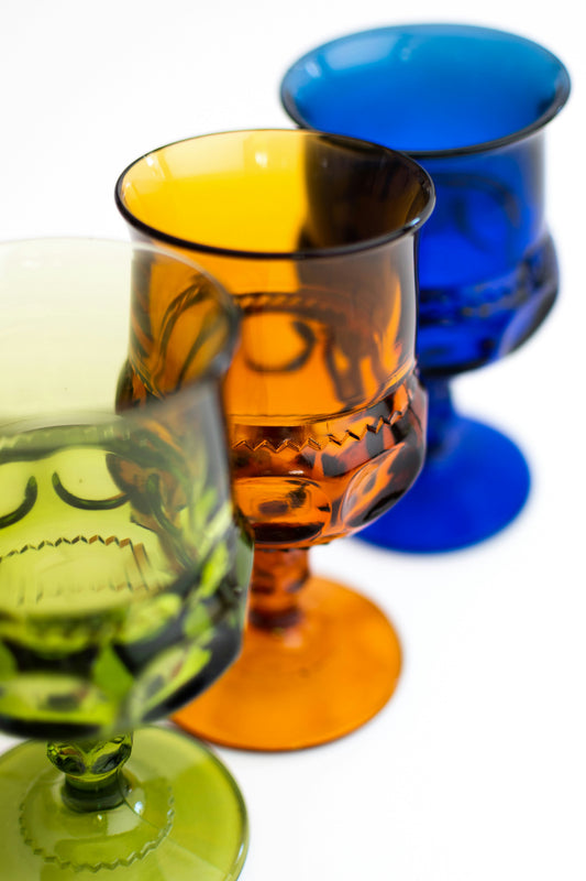How to Coordinate Vintage Glassware with Modern Dinnerware and Table Settings
