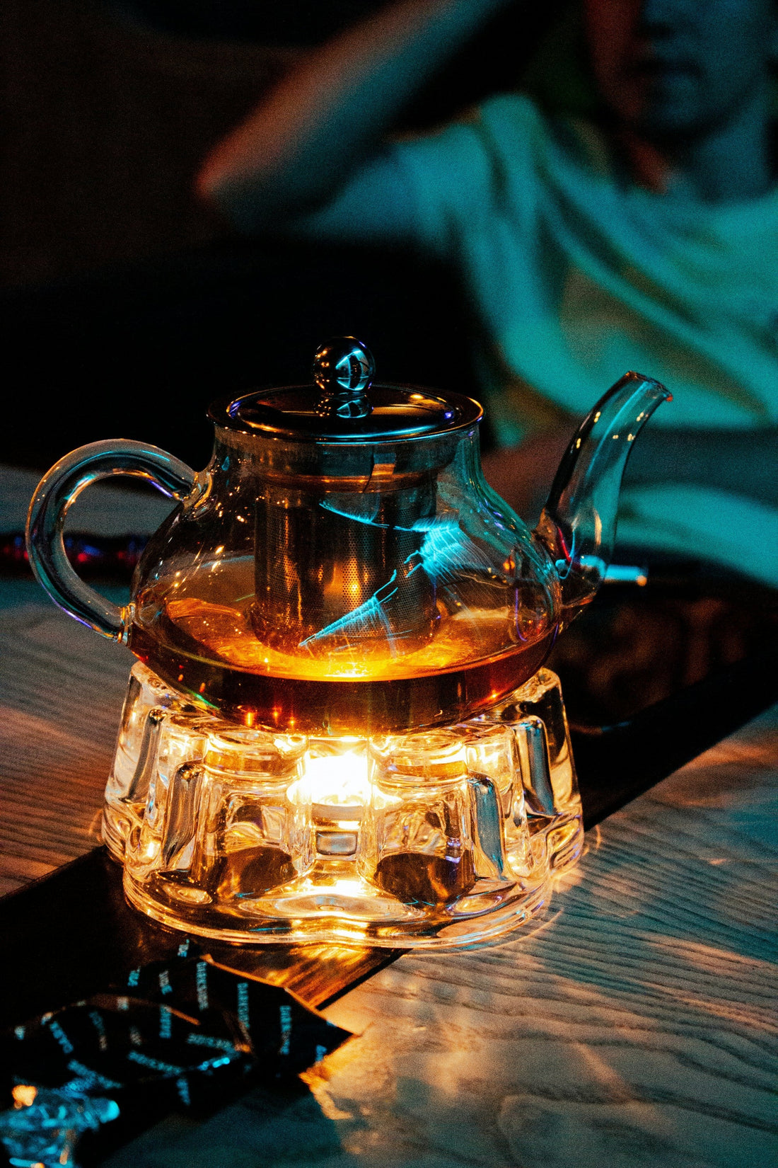ea Warmer Buying Guide: What to Know About Size, Heat Source, Material, and Table Placement