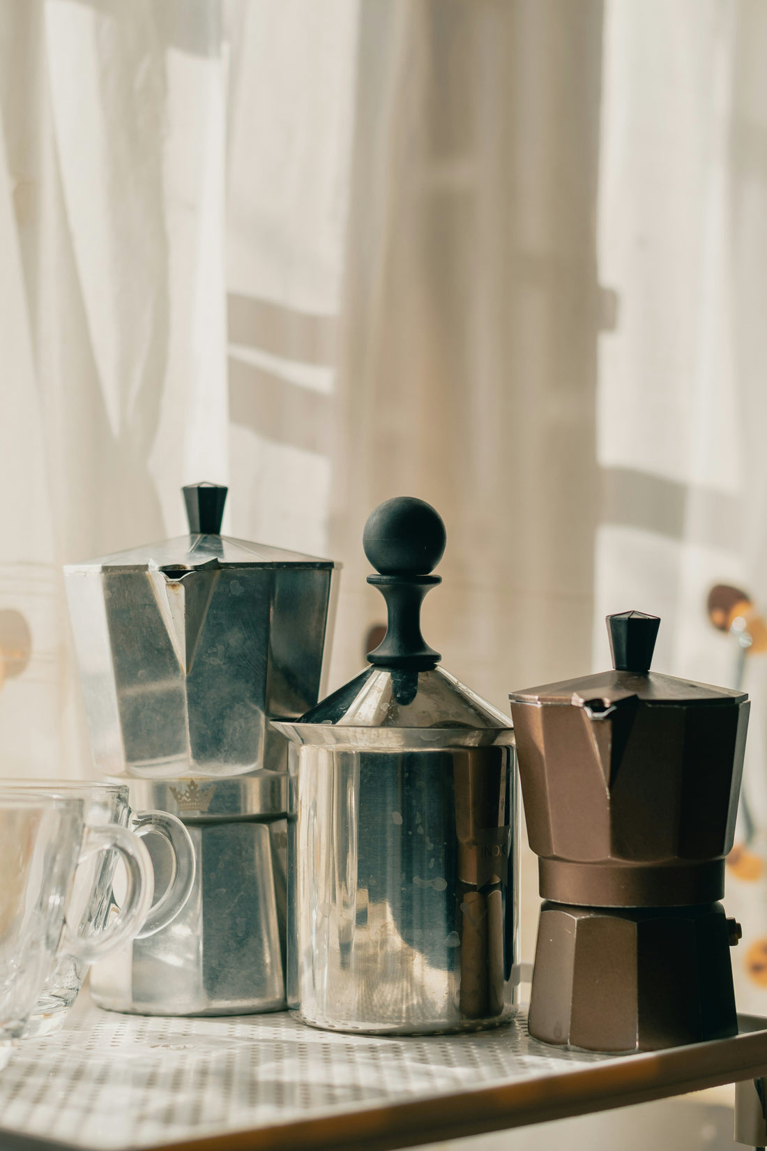 Manual Milk Frothers: How Hand Pump Frothers Create Foam for Cappuccino, Latte, and Coffee Drinks