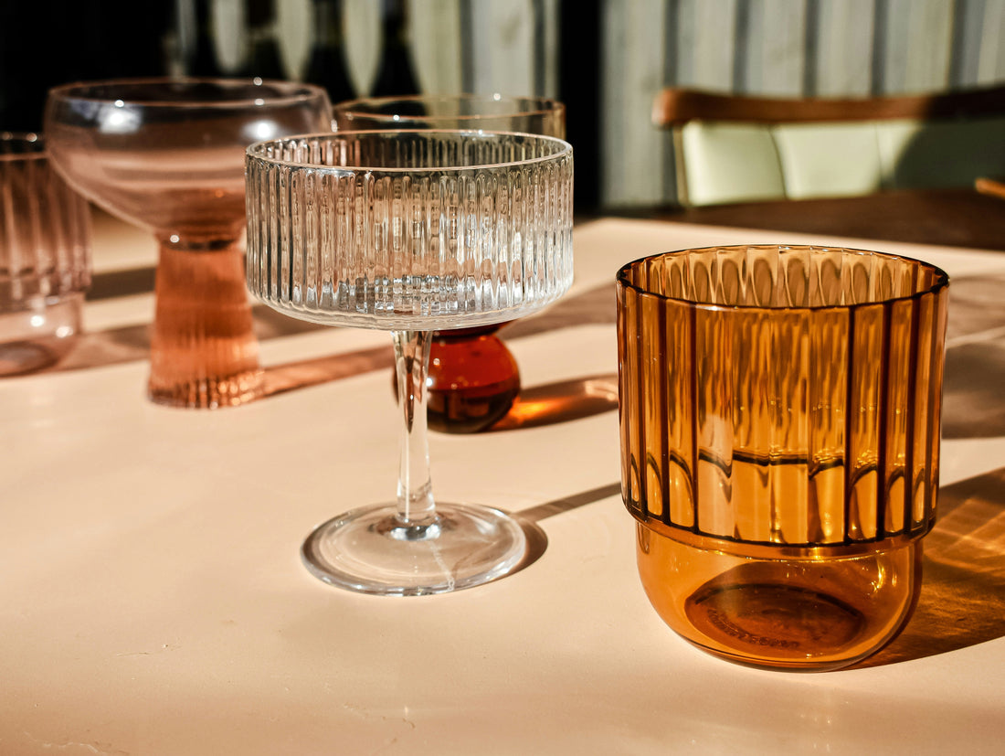 Nautical Glassware Decor: Styling Engraved Starfish and Sailboat Drinkware for Coastal Entertaining