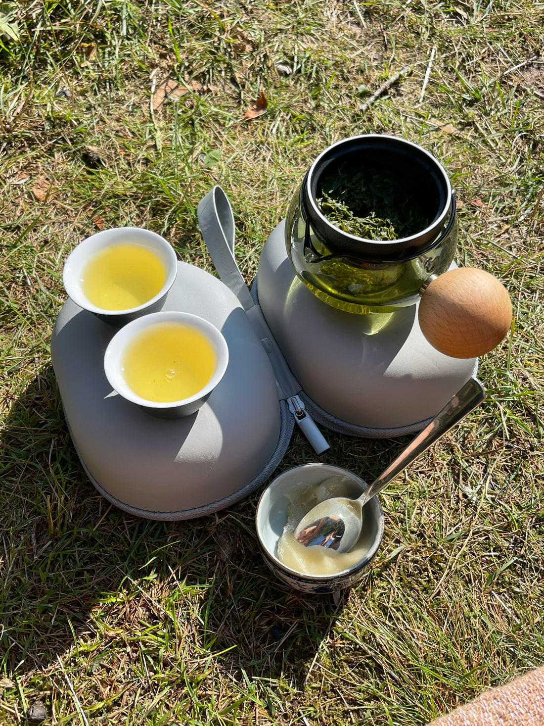 Desk-Friendly Hot Water Warmers: How Portable Kettles Fit Into Small-Space Beverage Routines