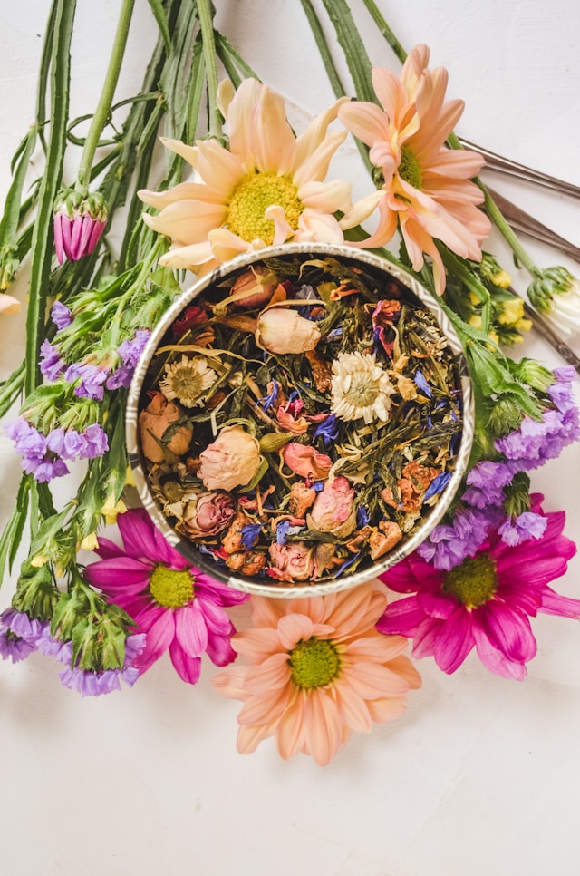 Complete Guide to Buying Herbal Tea and Tea Gifts