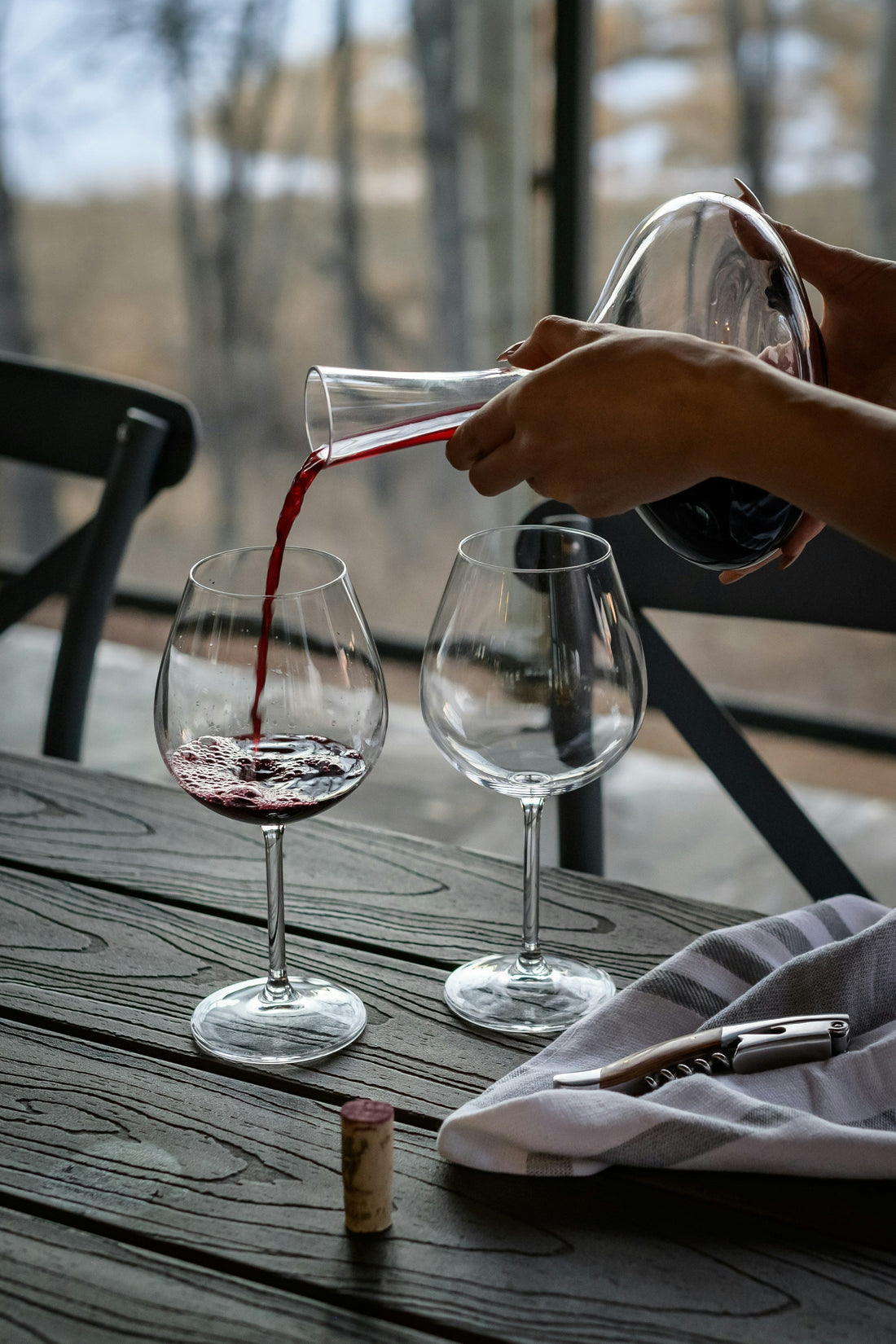 Wine Carafes and Decanters: How to Choose Elegant Glassware for Serving at Home