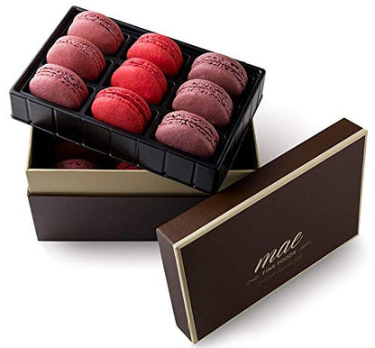 18 Berry Macarons