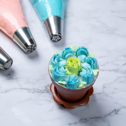 Restaurantware-Russian Piping Tip, 1 Petal Cake Decor Piping Tip - #35, Corrosion-Resistant, Stainless Steel Decorating Tip For Frosting, Dishwashable, Decorate Cupcakes, Cakes, or Cookies