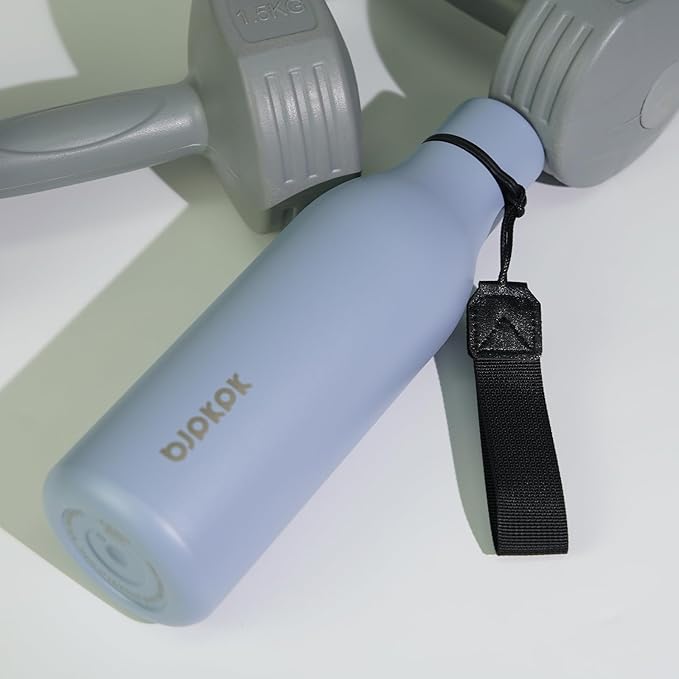 BJPKPK Insulated Water Bottles, 18 oz Stainless Steel Metal Water Bottle with Strap, BPA Free Leak Proof Thermos, Mugs, Flasks, Reusable Thermos for Sports & Travel, Mist Grey