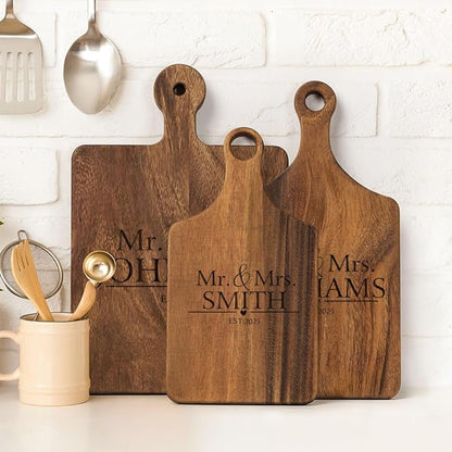 callie Personalized Mr & Mrs Cutting Board Wedding Gifts for Newlywed Couples, Wooden Engraved Chopping Board Marriage Gifts for Bride Groom (S, M, L)