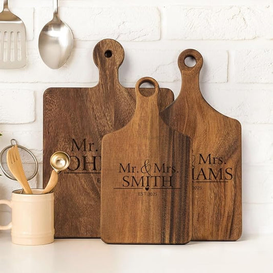 callie Personalized Mr & Mrs Cutting Board Wedding Gifts for Newlywed Couples, Wooden Engraved Chopping Board Marriage Gifts for Bride Groom (S, M, L)