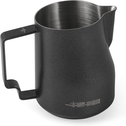 MHW-3BOMBER Milk Frothing Pitcher 450ml/15.2oz Milk Frother Cup Espresso Steaming Pitcher Stainless Steel Milk Frother Cup Barista Latte Art Round Spout Milk Jug P6005MB-OS