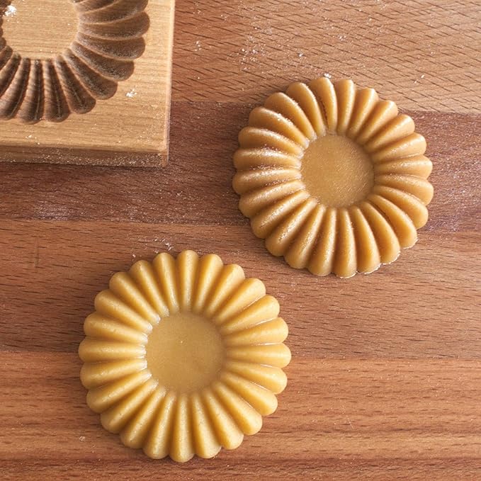 Wooden Cookie Biscuit Mold, 3D Baking Mold, Embossing Craft Decorating Baking Tool, Suitable for Halloween Thanksgiving Christmas Kitchen DIY (Shape C 10 * 10 * 2)